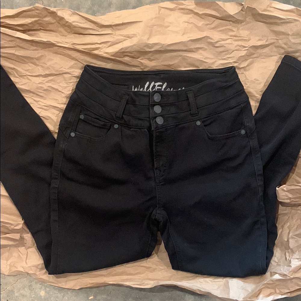NWOT Wallflower High Rise Black Jeans curvy Slim Fit